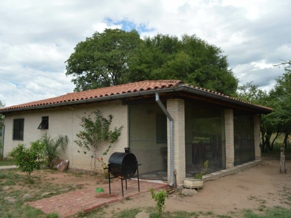 Haus Und Grundstueck 1Hektar Ypacarai Paraguay Zu Verkaufen
