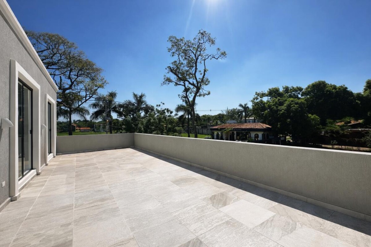 exklusive-dachterrasse-ausblick-immobilie-lambare-kaufen