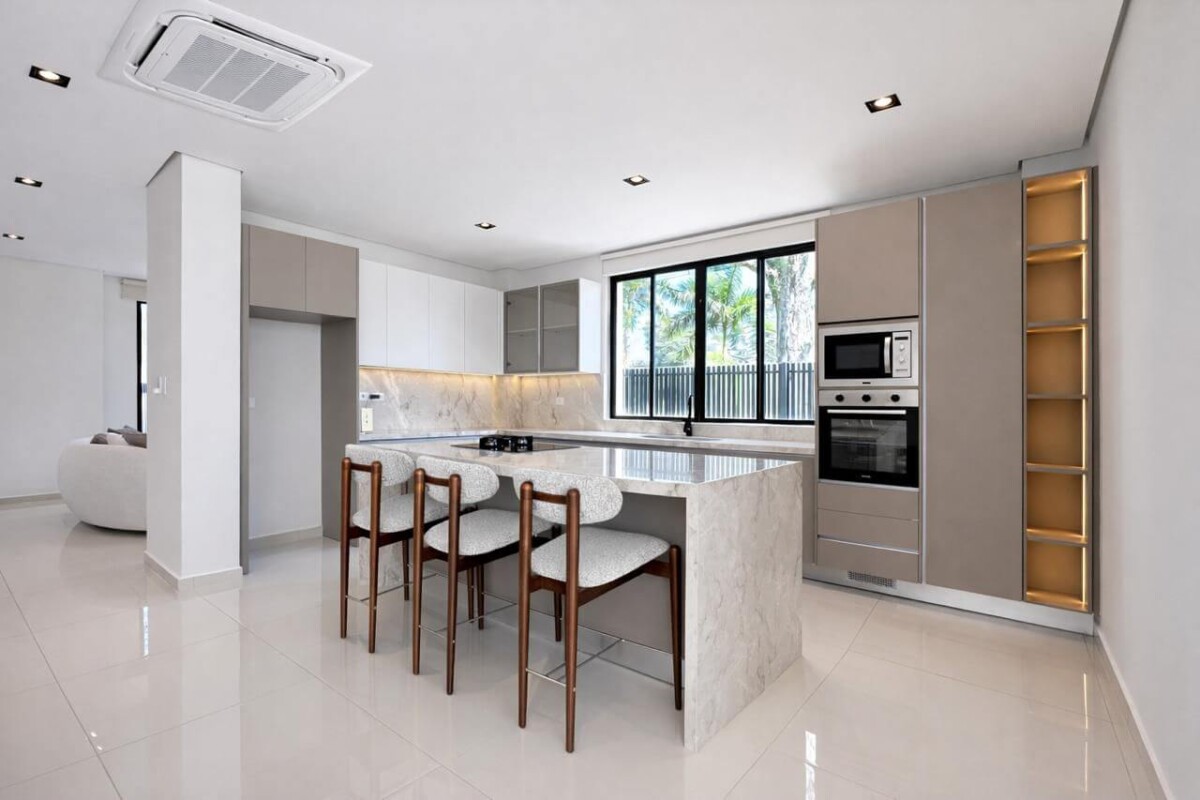 luxus-villa-lambare-esszimmer-designermoebel