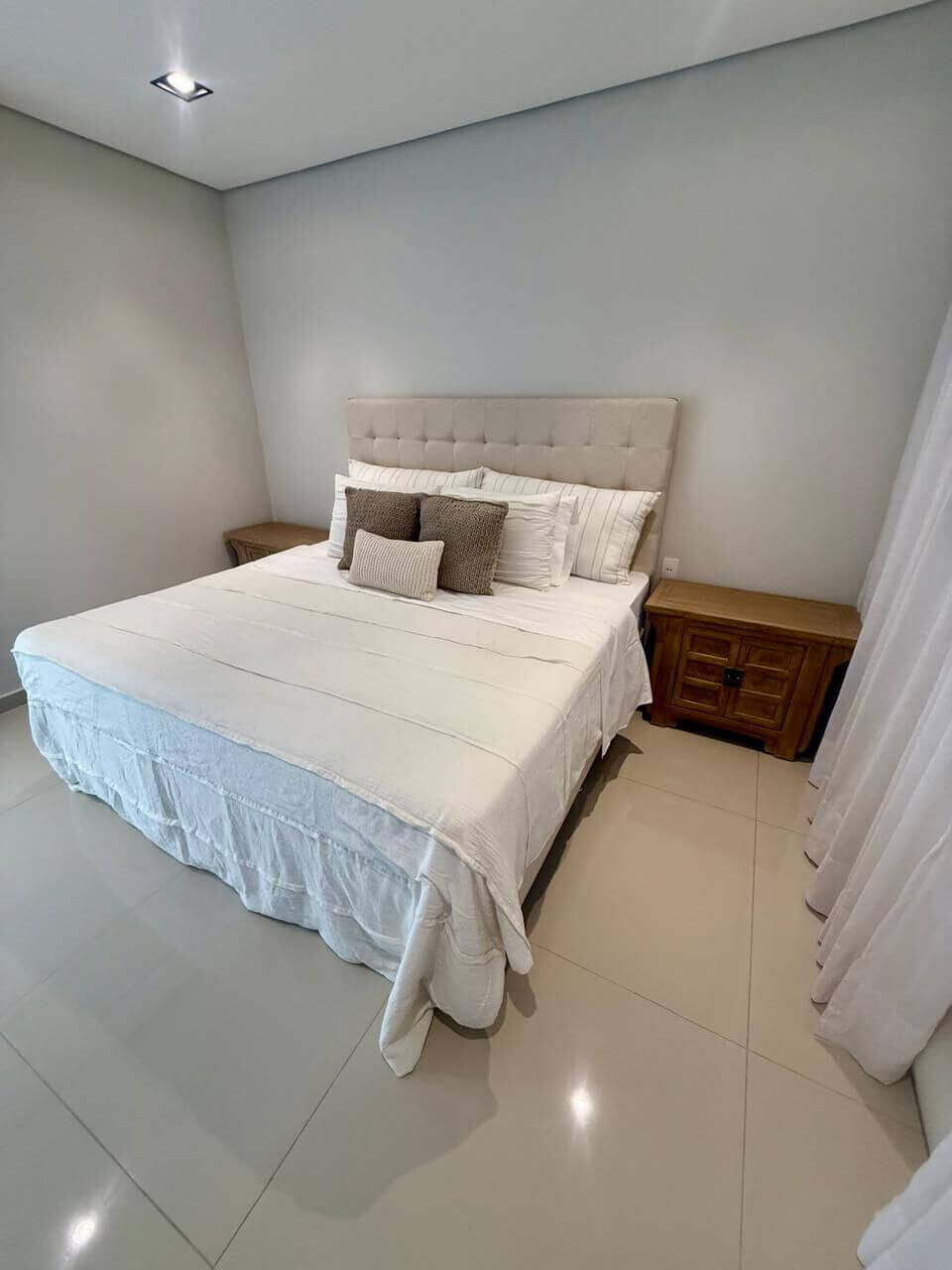 modernes-schlafzimmer-moebliert-architektenhaus-4