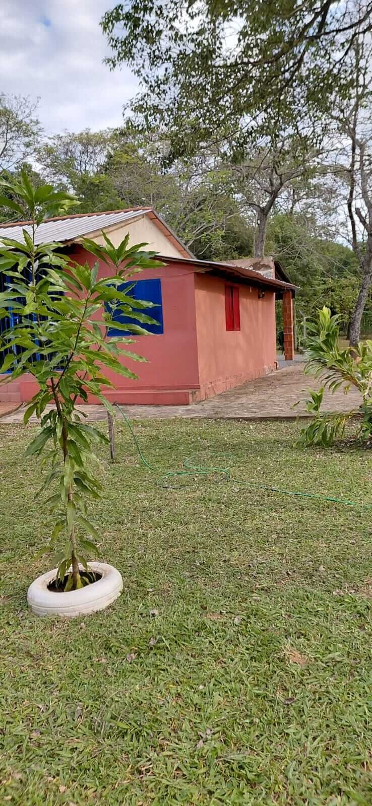 TOP-LAGE in Altos, Paraguay: Großes Grundstück (2.500 m²) mit 2 Häusern zu verkaufen – Perfekt für Auswanderer oder Gewerbe!