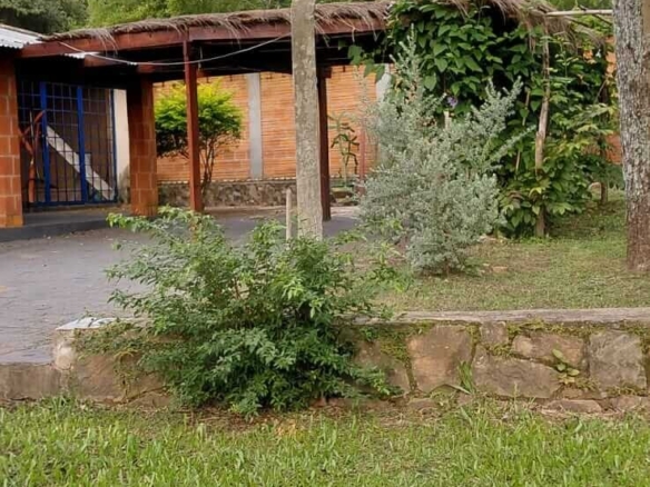 TOP-LAGE in Altos, Paraguay: Großes Grundstück (2.500 m²) mit 2 Häusern zu verkaufen – Perfekt für Auswanderer oder Gewerbe!