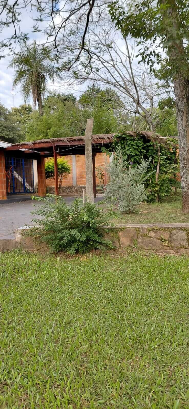 TOP-LAGE in Altos, Paraguay: Großes Grundstück (2.500 m²) mit 2 Häusern zu verkaufen – Perfekt für Auswanderer oder Gewerbe!
