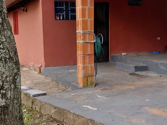 TOP-LAGE in Altos, Paraguay: Großes Grundstück (2.500 m²) mit 2 Häusern zu verkaufen – Perfekt für Auswanderer oder Gewerbe!