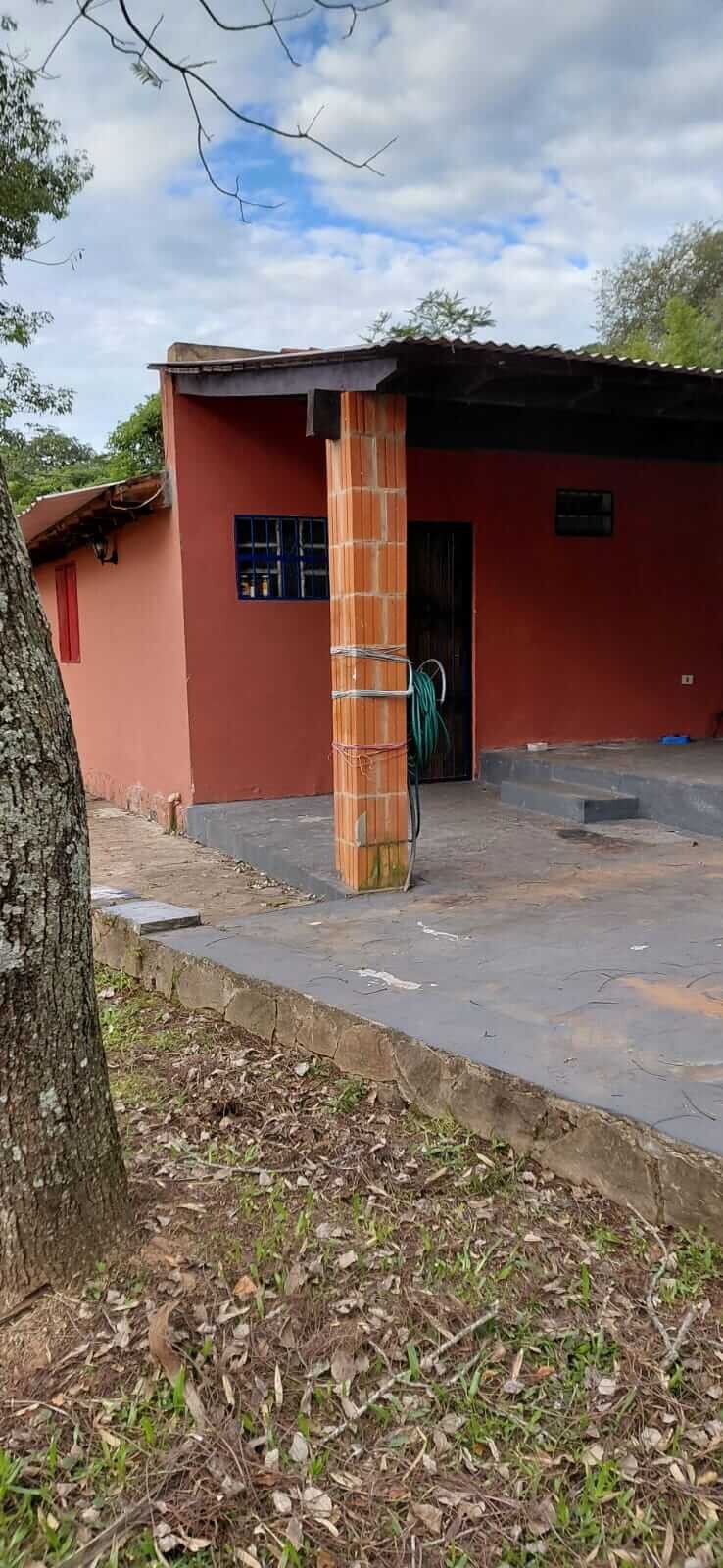 TOP-LAGE in Altos, Paraguay: Großes Grundstück (2.500 m²) mit 2 Häusern zu verkaufen – Perfekt für Auswanderer oder Gewerbe!