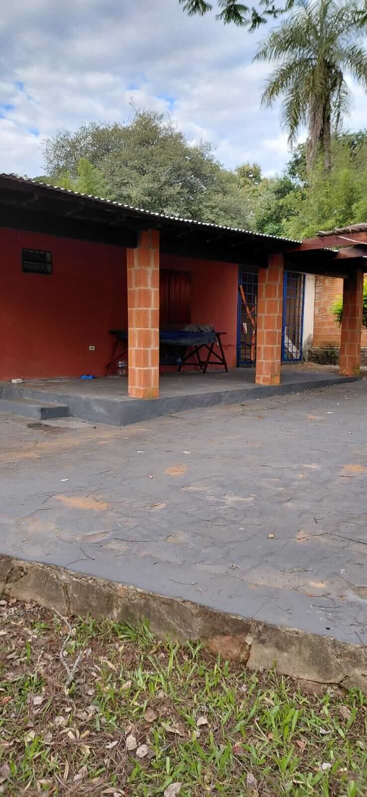 TOP-LAGE in Altos, Paraguay: Großes Grundstück (2.500 m²) mit 2 Häusern zu verkaufen – Perfekt für Auswanderer oder Gewerbe!