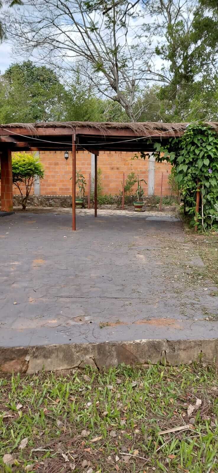 TOP-LAGE in Altos, Paraguay: Großes Grundstück (2.500 m²) mit 2 Häusern zu verkaufen – Perfekt für Auswanderer oder Gewerbe!