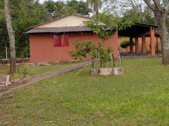 TOP-LAGE in Altos, Paraguay: Großes Grundstück (2.500 m²) mit 2 Häusern zu verkaufen – Perfekt für Auswanderer oder Gewerbe!