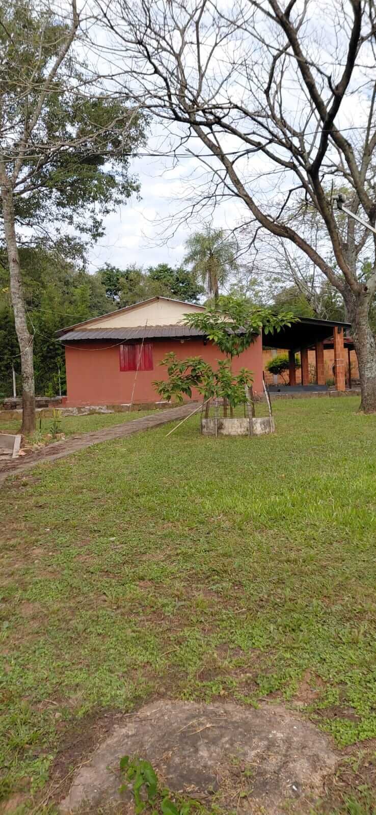 TOP-LAGE in Altos, Paraguay: Großes Grundstück (2.500 m²) mit 2 Häusern zu verkaufen – Perfekt für Auswanderer oder Gewerbe!