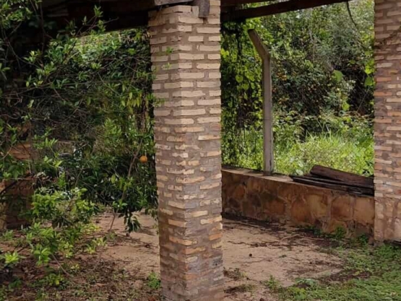 TOP-LAGE in Altos, Paraguay: Großes Grundstück (2.500 m²) mit 2 Häusern zu verkaufen – Perfekt für Auswanderer oder Gewerbe!