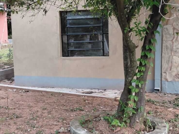 TOP-LAGE in Altos, Paraguay: Großes Grundstück (2.500 m²) mit 2 Häusern zu verkaufen – Perfekt für Auswanderer oder Gewerbe!