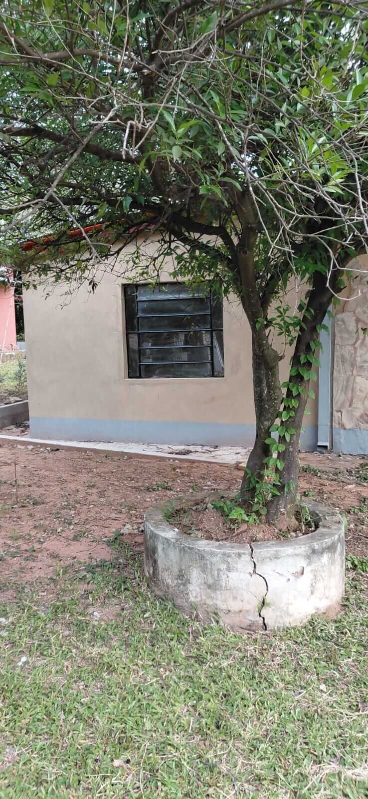 TOP-LAGE in Altos, Paraguay: Großes Grundstück (2.500 m²) mit 2 Häusern zu verkaufen – Perfekt für Auswanderer oder Gewerbe!