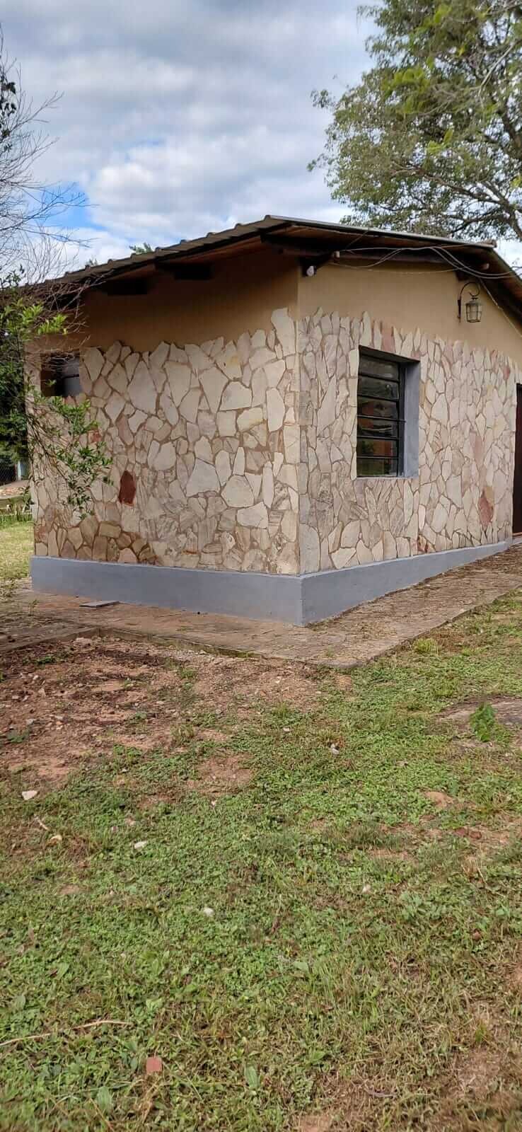 TOP-LAGE in Altos, Paraguay: Großes Grundstück (2.500 m²) mit 2 Häusern zu verkaufen – Perfekt für Auswanderer oder Gewerbe!