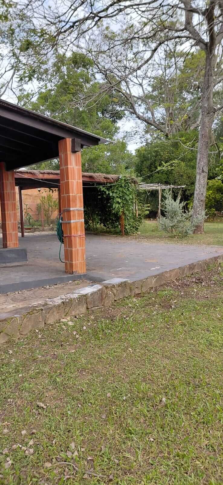 TOP-LAGE in Altos, Paraguay: Großes Grundstück (2.500 m²) mit 2 Häusern zu verkaufen – Perfekt für Auswanderer oder Gewerbe!