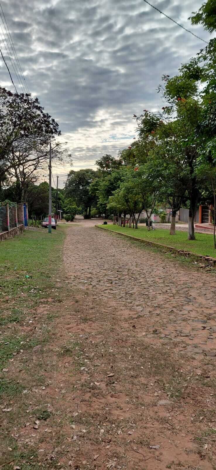 TOP-LAGE in Altos, Paraguay: Großes Grundstück (2.500 m²) mit 2 Häusern zu verkaufen – Perfekt für Auswanderer oder Gewerbe!