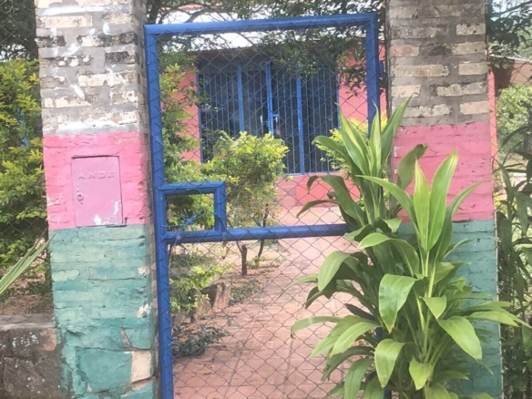 TOP-LAGE in Altos, Paraguay: Großes Grundstück (2.500 m²) mit 2 Häusern zu verkaufen – Perfekt für Auswanderer oder Gewerbe!