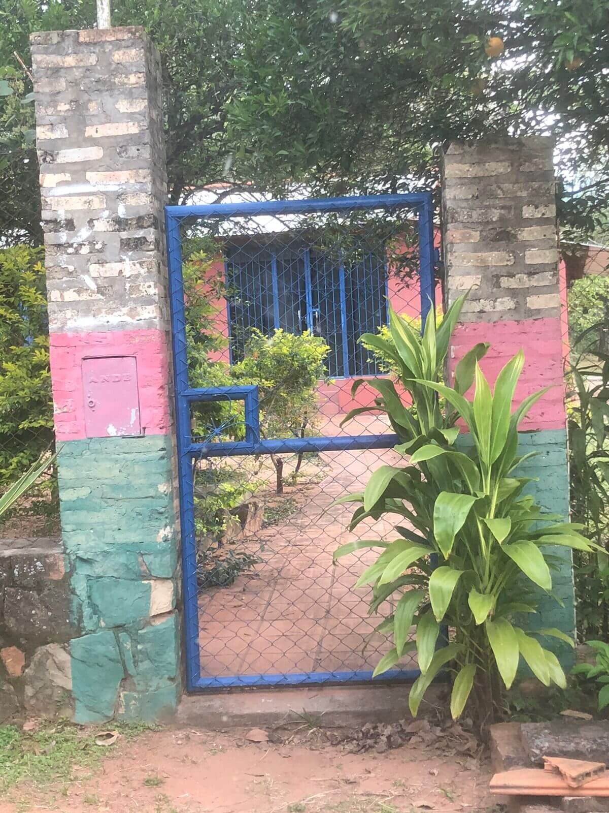 TOP-LAGE in Altos, Paraguay: Großes Grundstück (2.500 m²) mit 2 Häusern zu verkaufen – Perfekt für Auswanderer oder Gewerbe!