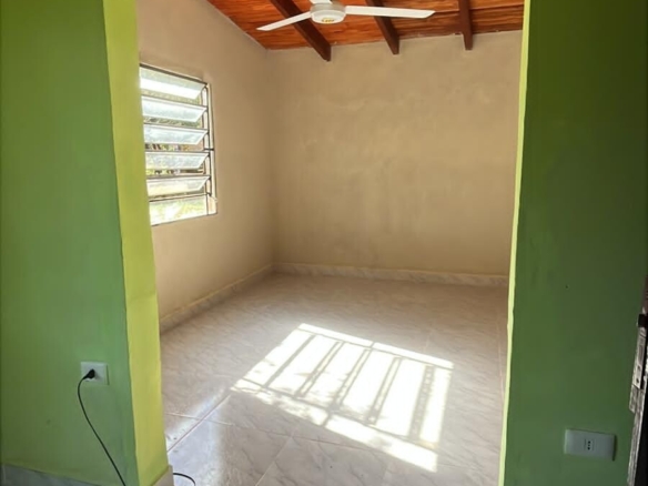 TOP-LAGE in Altos, Paraguay: Großes Grundstück (2.500 m²) mit 2 Häusern zu verkaufen – Perfekt für Auswanderer oder Gewerbe!