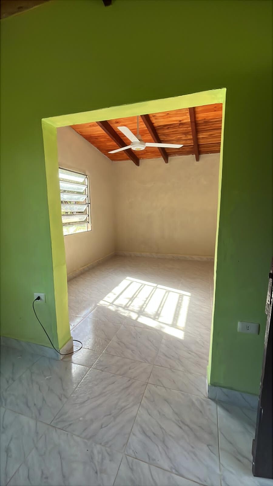 TOP-LAGE in Altos, Paraguay: Großes Grundstück (2.500 m²) mit 2 Häusern zu verkaufen – Perfekt für Auswanderer oder Gewerbe!