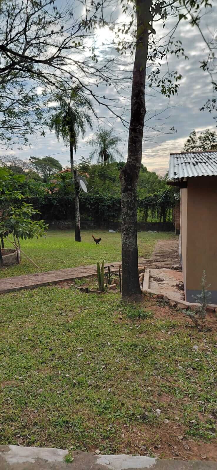 TOP-LAGE in Altos, Paraguay: Großes Grundstück (2.500 m²) mit 2 Häusern zu verkaufen – Perfekt für Auswanderer oder Gewerbe!