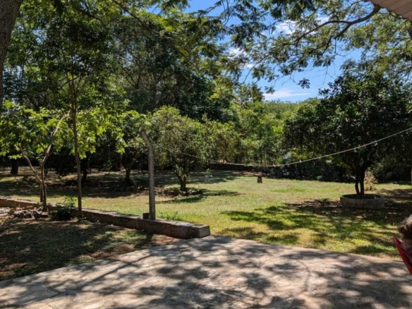Top-Lage In Altos, Paraguay: Großes Grundstück (2.500 M²) Mit 2 Häusern Zu Verkaufen – Perfekt Für Auswanderer Oder Gewerbe!