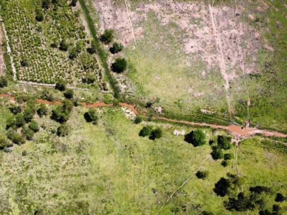 NATURPARADIES MIT 12,9 HEKTAR, HAUS UND EIGENEN QUELLEN – LA COLMENA / ACAHAY