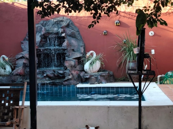 Sofort bezugsfertig in Areguá: Komplett möbliertes Massivhaus mit Pool & Quincho zu verkaufen