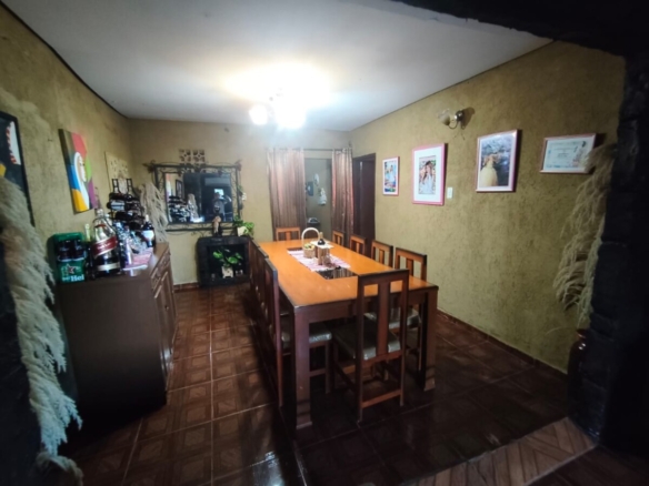 Sofort bezugsfertig in Areguá: Komplett möbliertes Massivhaus mit Pool & Quincho zu verkaufen