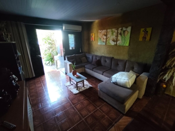 Sofort bezugsfertig in Areguá: Komplett möbliertes Massivhaus mit Pool & Quincho zu verkaufen