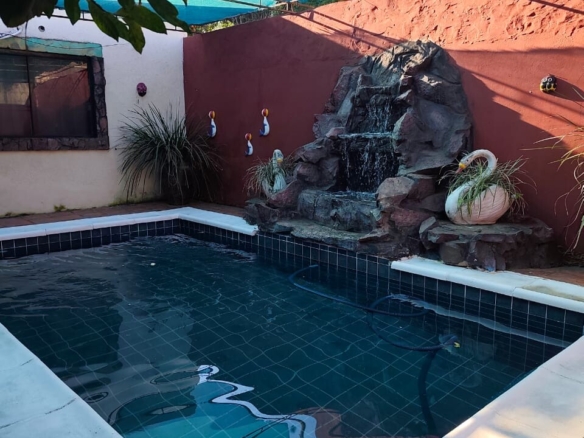 Sofort bezugsfertig in Areguá: Komplett möbliertes Massivhaus mit Pool & Quincho zu verkaufen