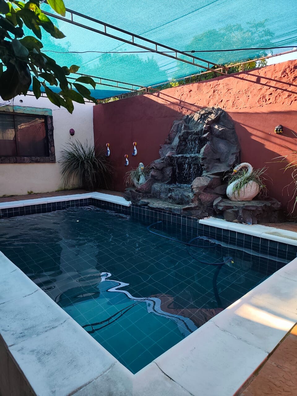 Sofort bezugsfertig in Areguá: Komplett möbliertes Massivhaus mit Pool & Quincho zu verkaufen