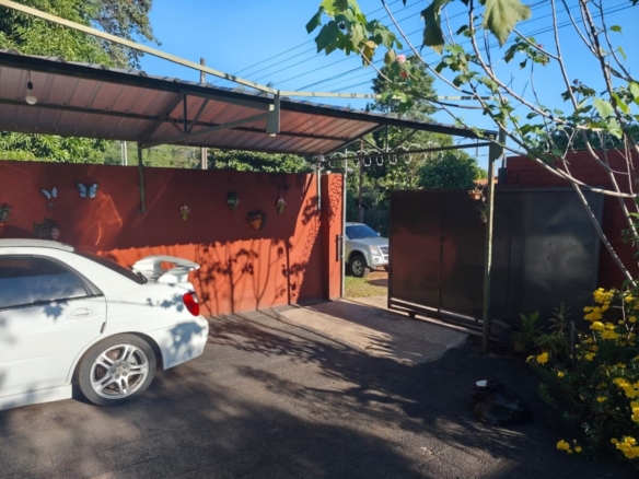 Sofort bezugsfertig in Areguá: Komplett möbliertes Massivhaus mit Pool & Quincho zu verkaufen