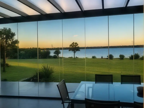 Luxusvilla mit Gästehaus direkt am Paraná