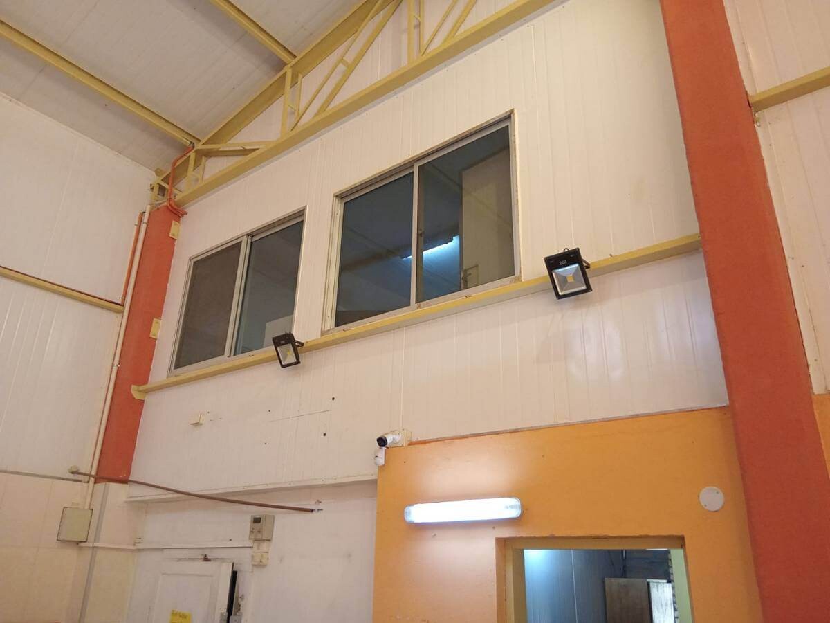 gewerbegrundstueck-kaufen-halle-wohnbereich-nueva-colombia (7) Gewerbe- & Lagerhalle mit Büro und Wohnbereich (Teil 1/2)