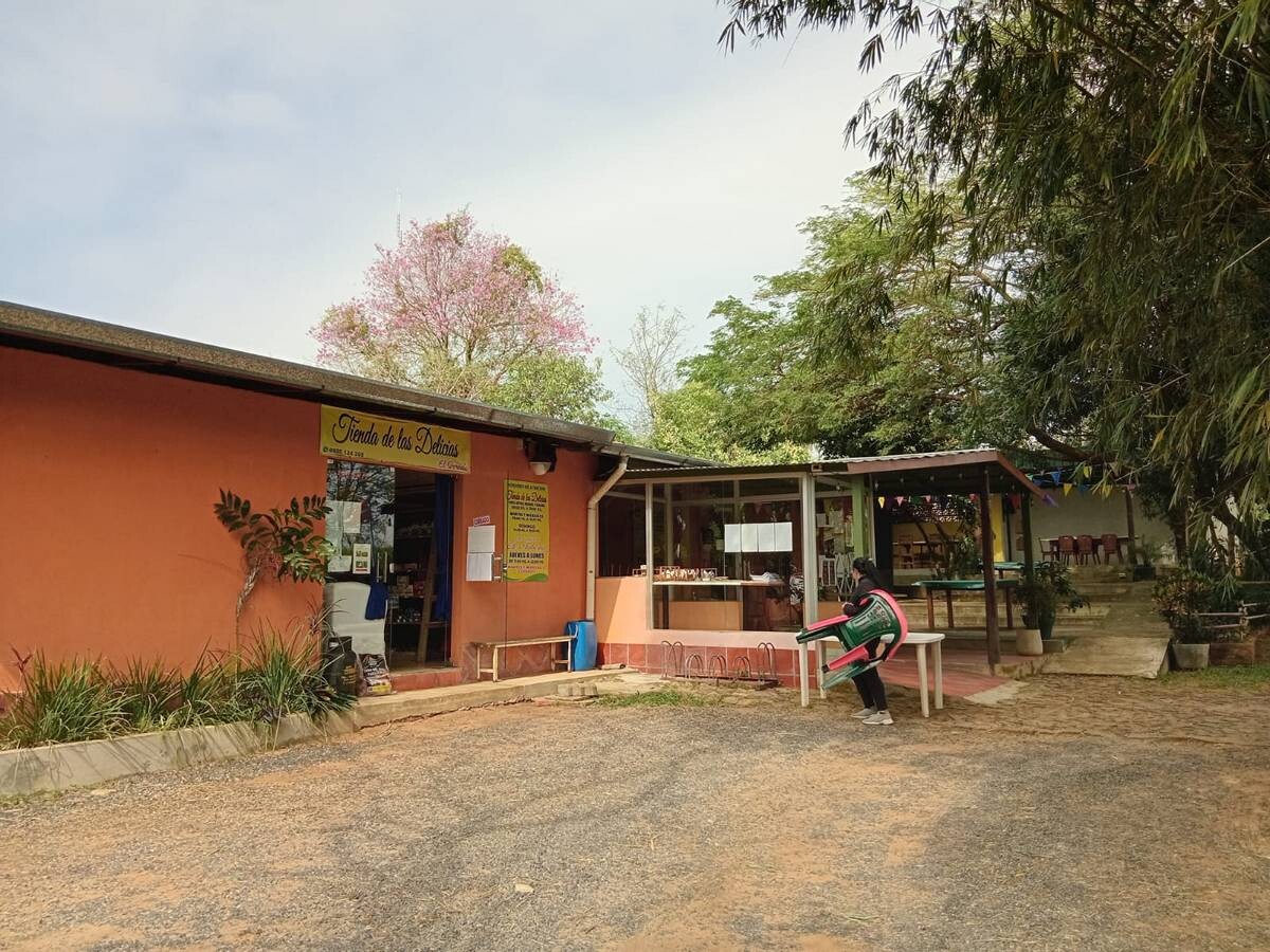 supermarkt-kaufen-paraguay-nueva-colombia (5) Gut laufendes Restaurant & Marktkomplex bereit zur Übernahme (Teil 2/2)